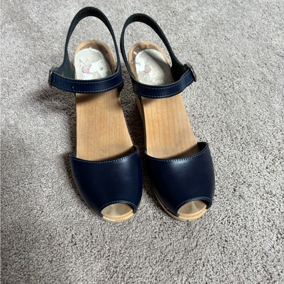 Elegant Navy Peep-Toe Women's Sandals - Picture 1 of 6